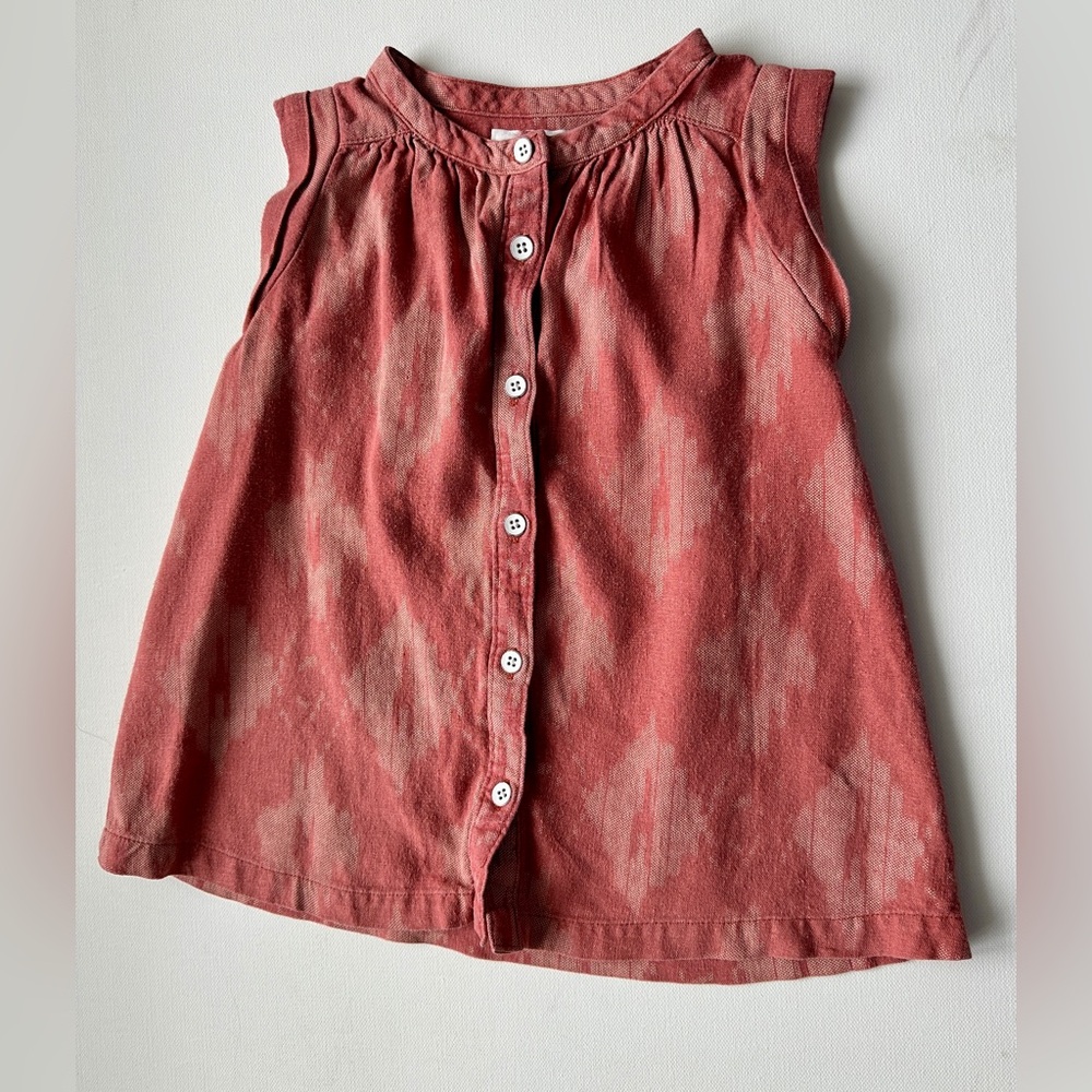 Old Navy girl’s sleeveless dress for a button-front design.  Size 18-24M.